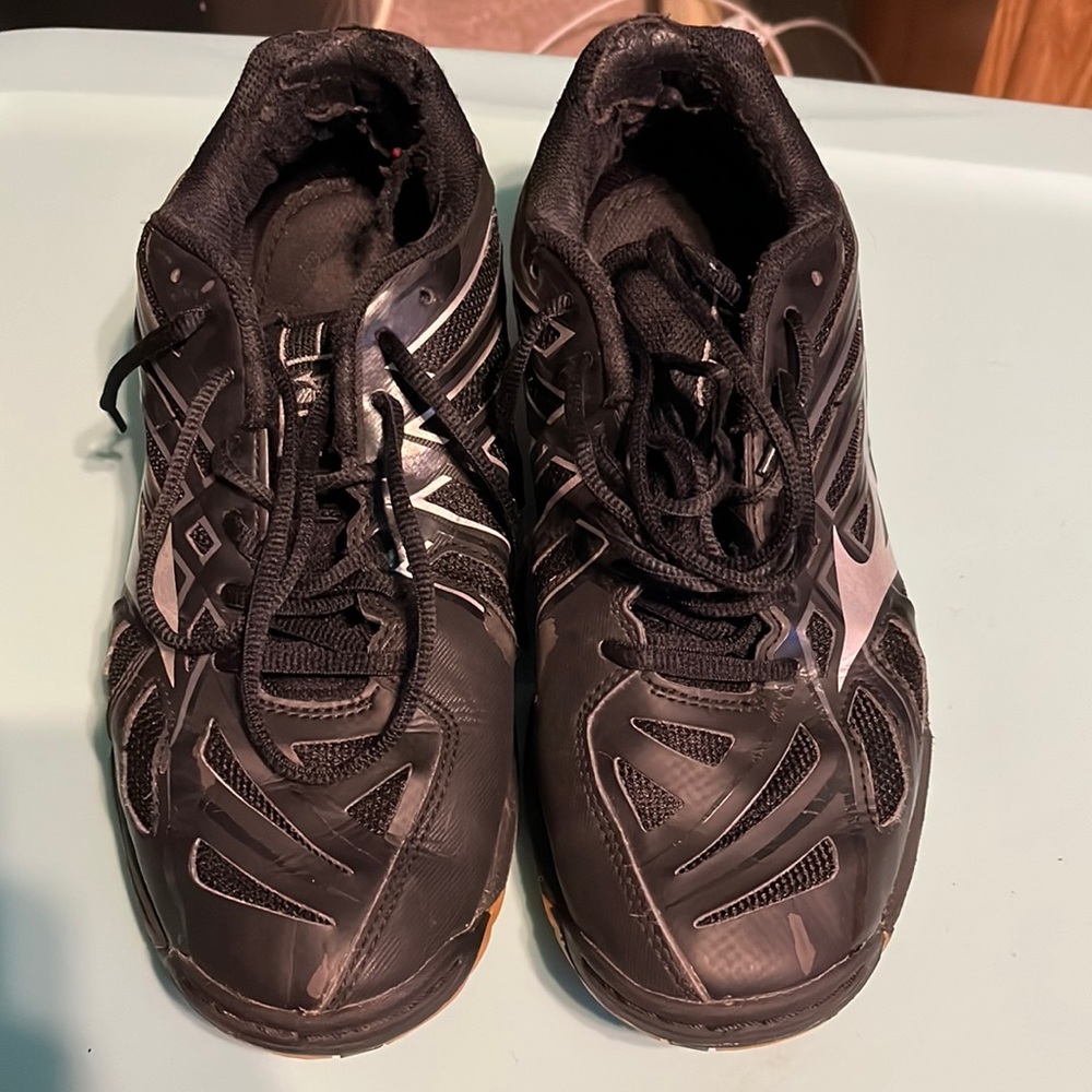 Volleyball shoes
